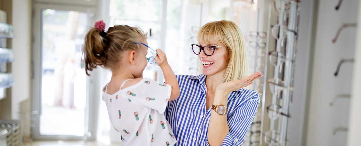 3 tipp, hogy válasszunk megfelelő szemüveget gyermekünknek